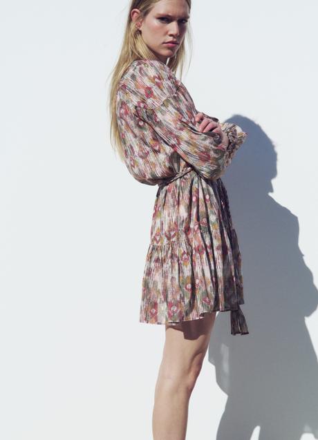 Imagen - Vestido estampado de manga larga de Zara (29,99 euros)