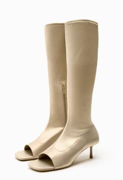 Imagen secundaria 2 - Las botas abiertas de Zara.