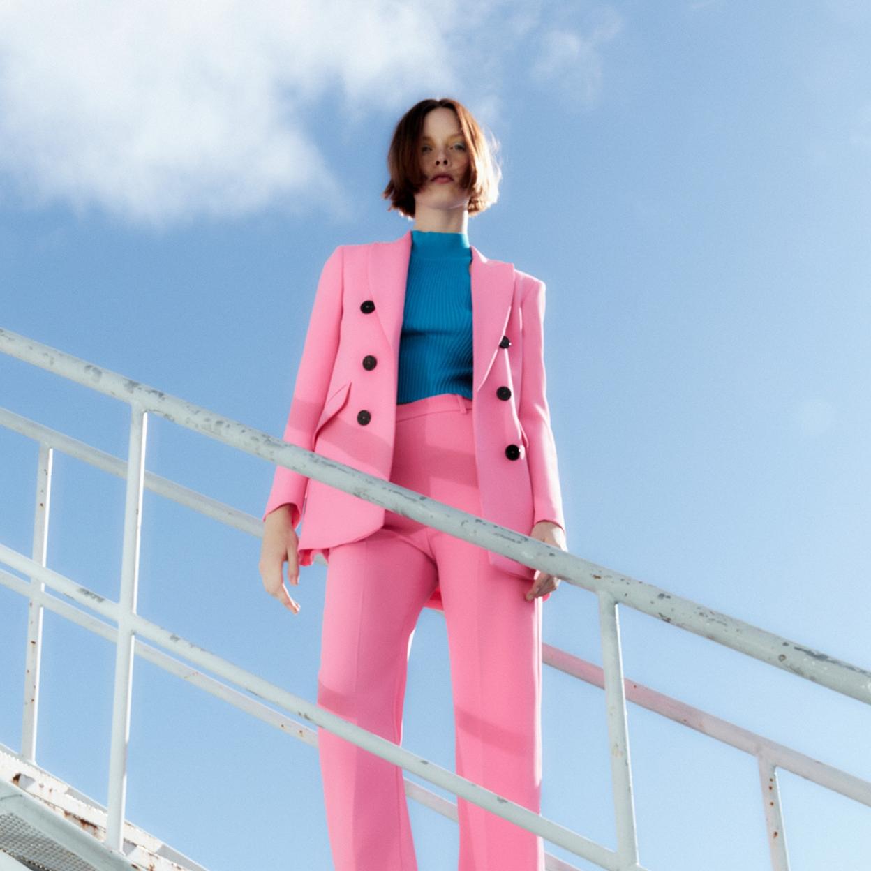 Sfera tiene el traje que todas quieren porque es precioso y sienta fenomenal. 