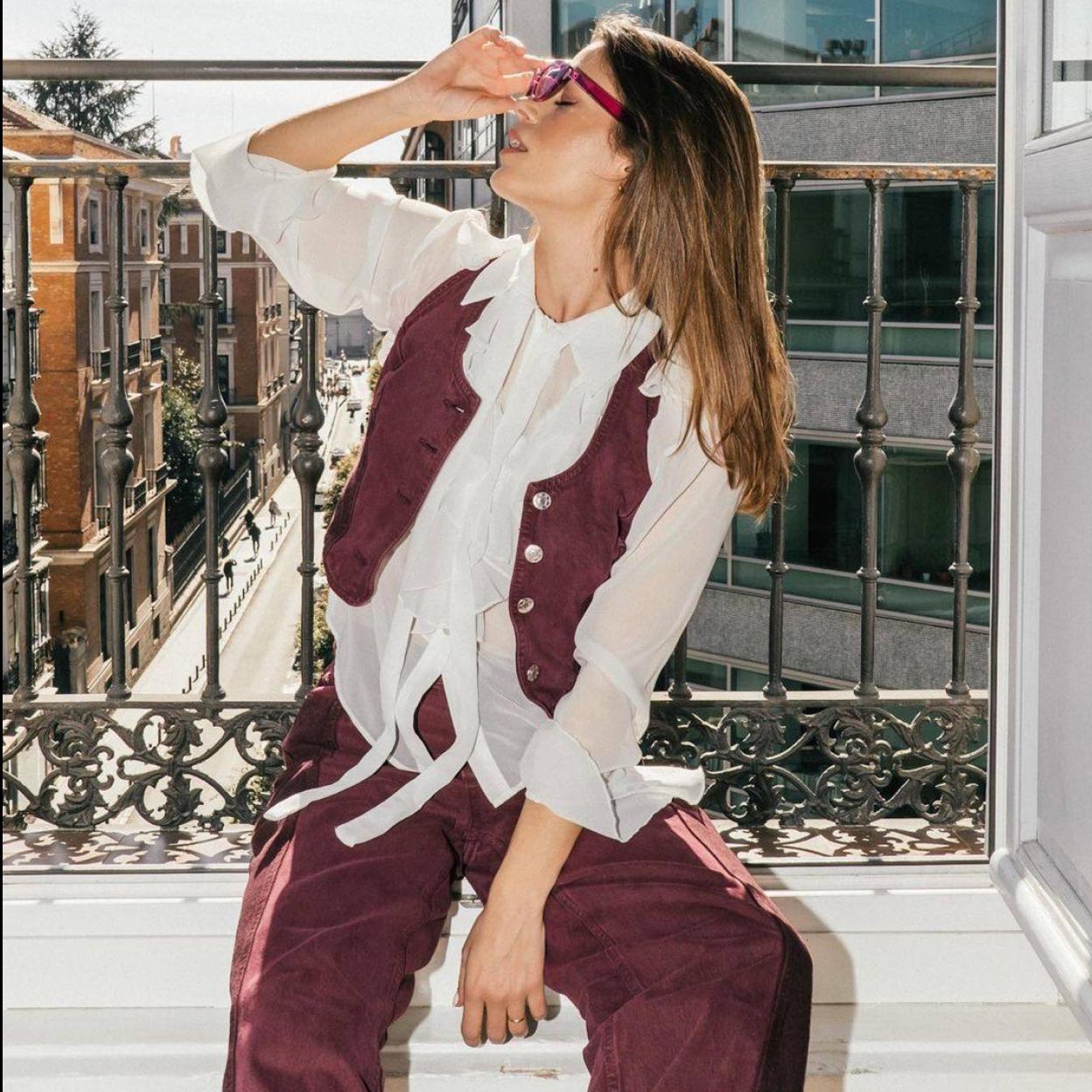 La influencer lleva el total look denim de Parfois