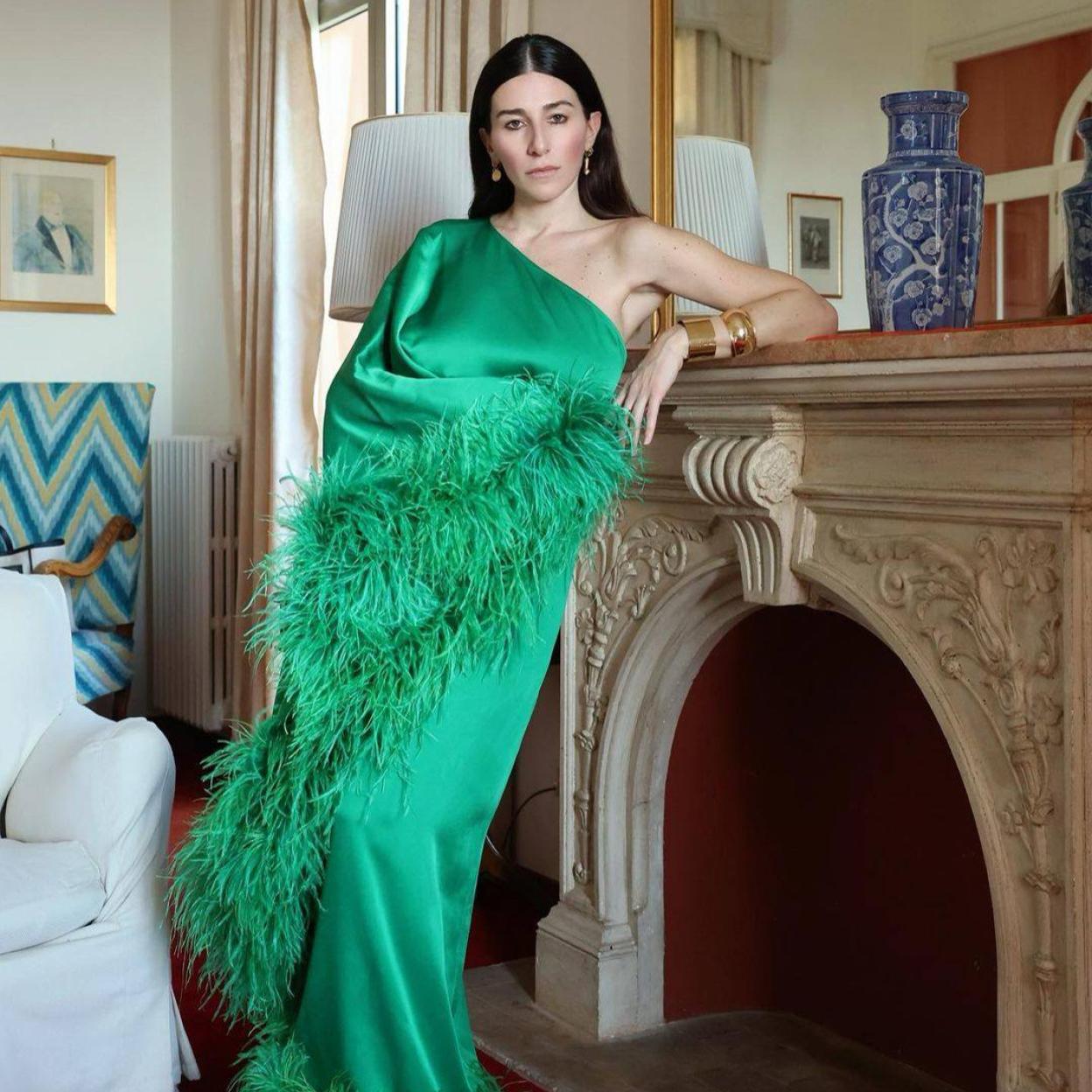 La influencer lleva un elegante vestido de invitada