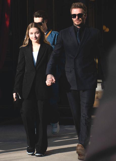 Imagen - Harper de la mano de su padre David Beckham. / GTRES