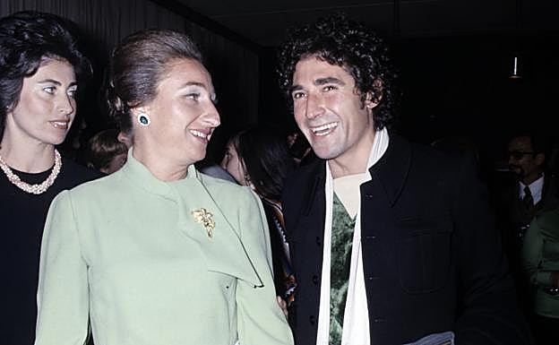 Margarita de Borbçon con el músico Miguel Ríos. 