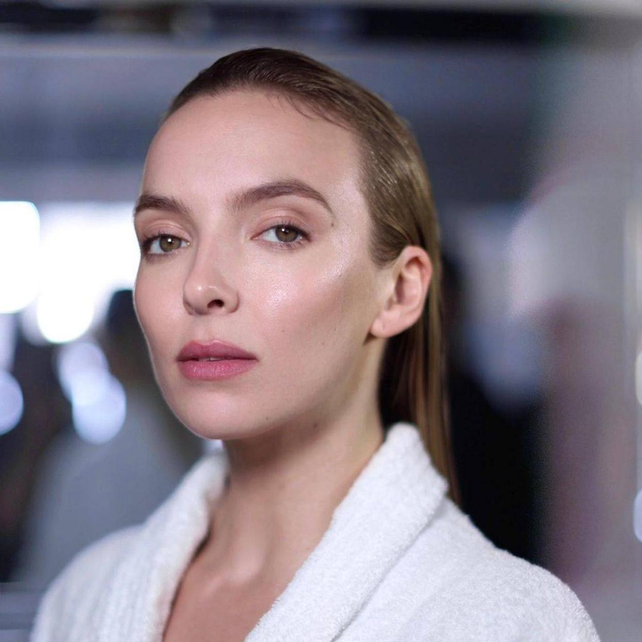 Presume de la piel lisa de Jodie Comer con estos sérums de ácido hialurónico