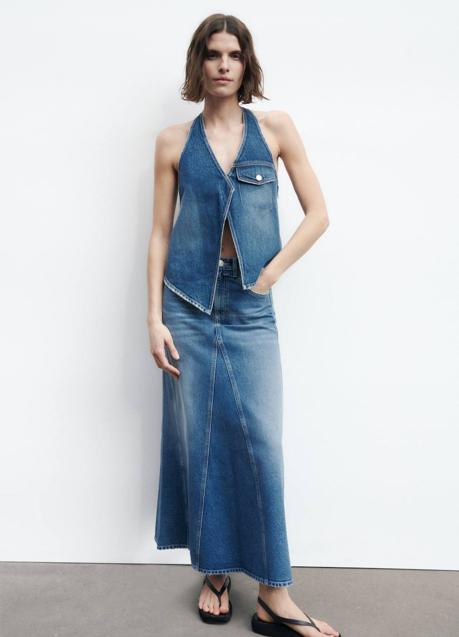 Imagen - Total look denim con chaleco y falda