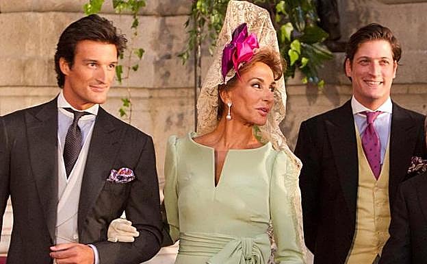 Naty Abascal con sus hijos. Rafael y Luis Medina.