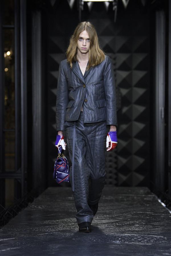 El estilo working se ha convertido en esencial con looks de cuadros y detalles en efecto piel. 