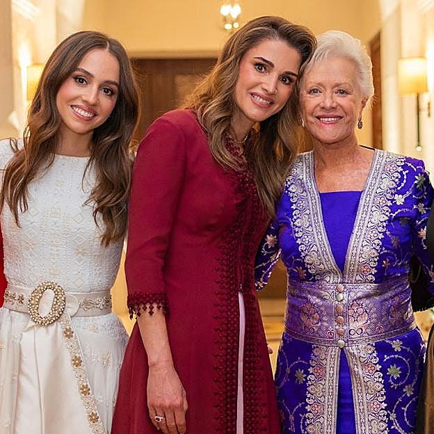 Por qué Rania de Jordania está convirtiendo la boda de su hija, la princesa Iman, en una demostración de todo su poder