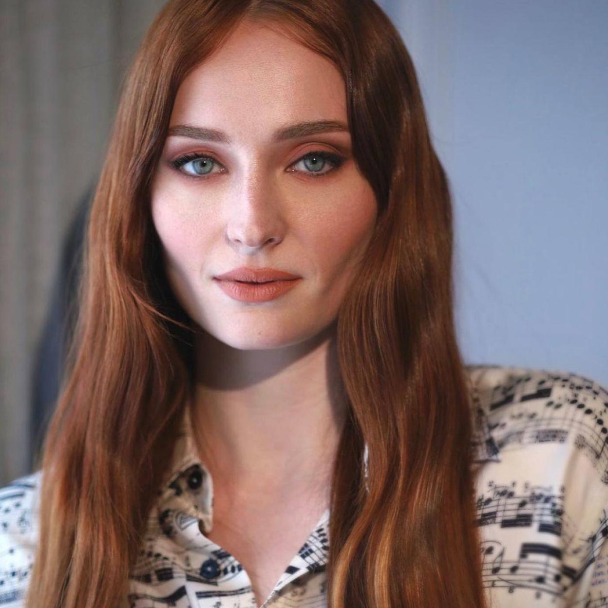 Consigue la piel firme y lisa de Sophie Turner con estas cremas