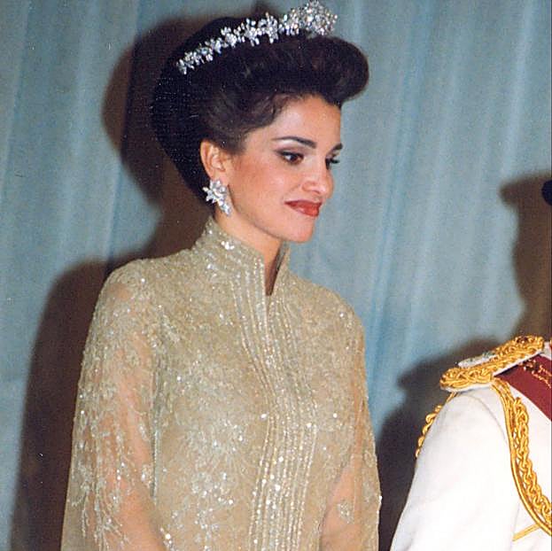 La reina Rania con la tiara Cartier en la entronización del rey de Jordania.