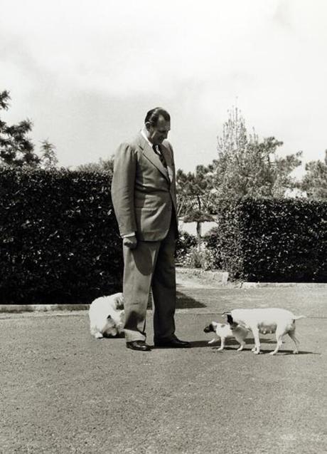 Imagen - El conde de BArcelona, padre del rey Juan Carlos, en su jardín de la casa de Estoril. GTRES