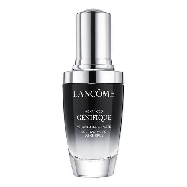 Advanced Génifique Serum de Lancôme es un revolucionario concentrado rejuvenecedor que activa la recuperación de la piel con una fórmula enriquecida a base de siete extractos pre y probióticos que actúan sobre el microbioma. De tal forma, se fortalece la barrera de la piel, se aumenta la hidratación, se obtiene equilibrio y se facilita la renovación celular. Además, la adenosina aporta energía a las células y promueve el colágeno para un efecto antiarrugas, junto al hepes alisante y a la vitamina C antioxidante, reafirmante y antimanchas.
