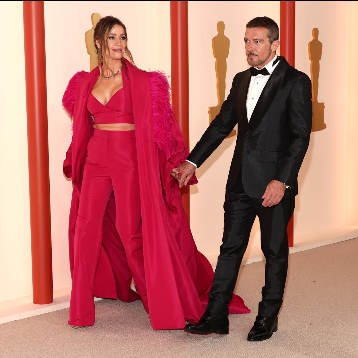 Antonio Banderas y Nicole Kimpel en la alfomnra roja de los Oscar 2023