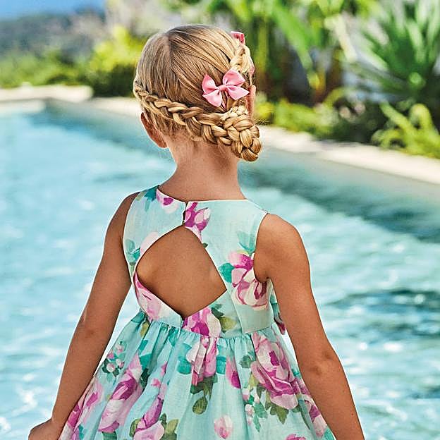 Imagen principal - Perforados, cut out, ropa elástica y estampados con colores favorecedores en los looks tendencia de niña