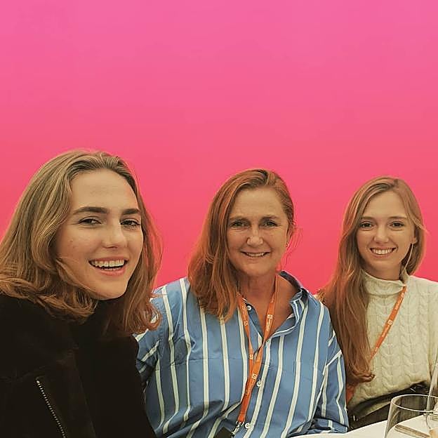 Francesca Thyssen posa con sus hijas, Gloria y Eleonora de Habsburgo-Lorena. 
