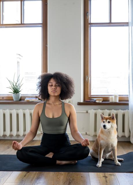 Imagen - Mujer haciendo yoga/PEXELS