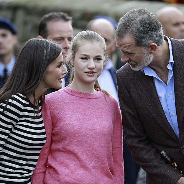 La reina Letizia y el rey Felipe han valorado que lo mejor para Leonor es comenzar cuando antes su formación militar, en las tres Academias de los ejércitos. 