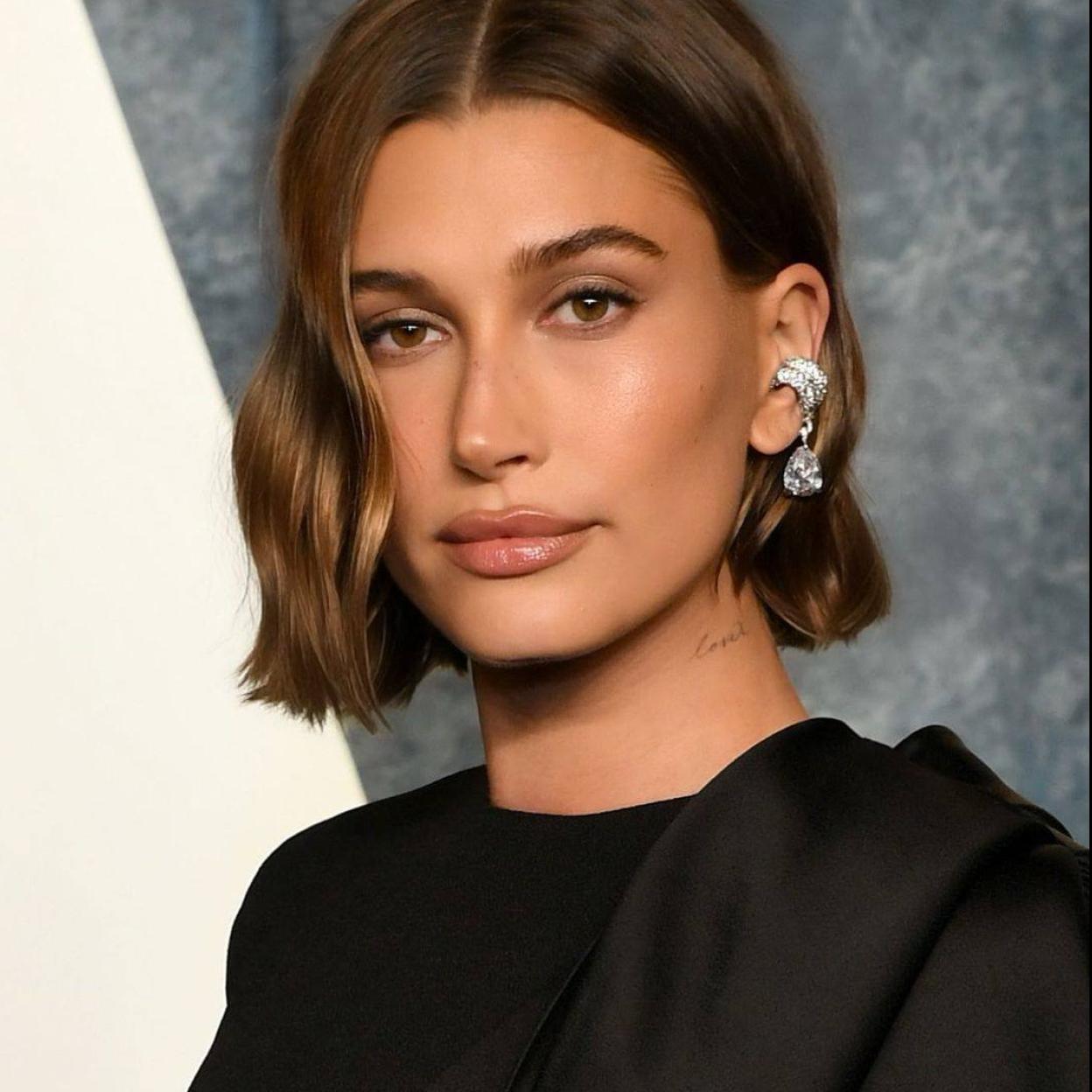 Presume de la piel radiante y lisa de Hailey Bieber con estos serums antiedad con rambután