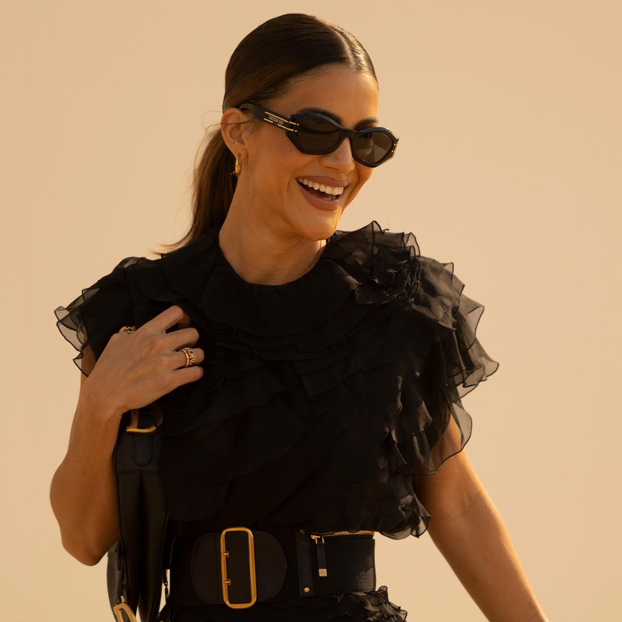 Camila Coelho en la Semana de la Moda de París.