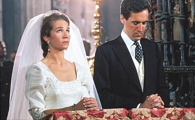 La infanta Elena y Jaime de Marichalar el día de su boda.