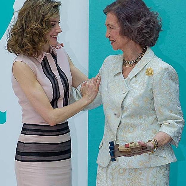 La reina Letizia y doña Sofía.