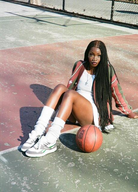 Imagen - Mujer con zapatillas deportivas Reebok/@reebok