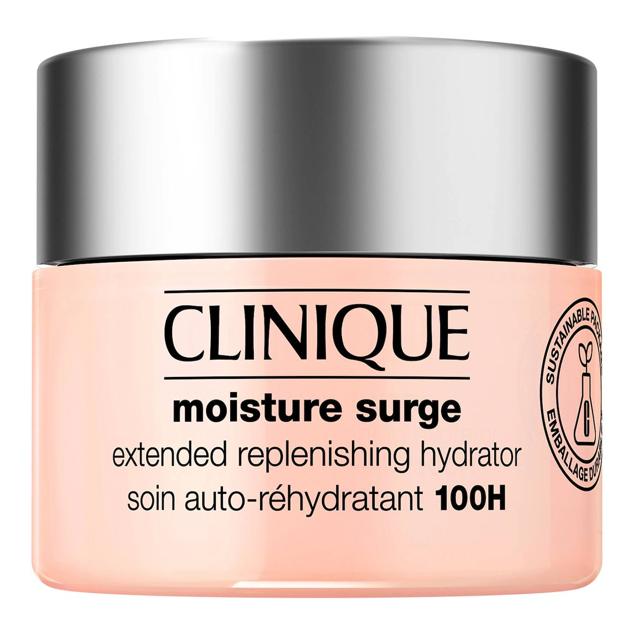 Moisture Surge 100H de Clinique tien una textura gel-crema reconfortante y refrescante que ofrece una hidratación profunda, duradera e inmediata. Rellena, resucita el brillo y penetra hasta de capas de la epidermis, además de tener una fórmula multifunción. Está enriquecida con un biofermento de aloe vera que nutre con intensidad, una tecnología autohidratante para evitar la sequedad y ácido hialurónico antiedad.