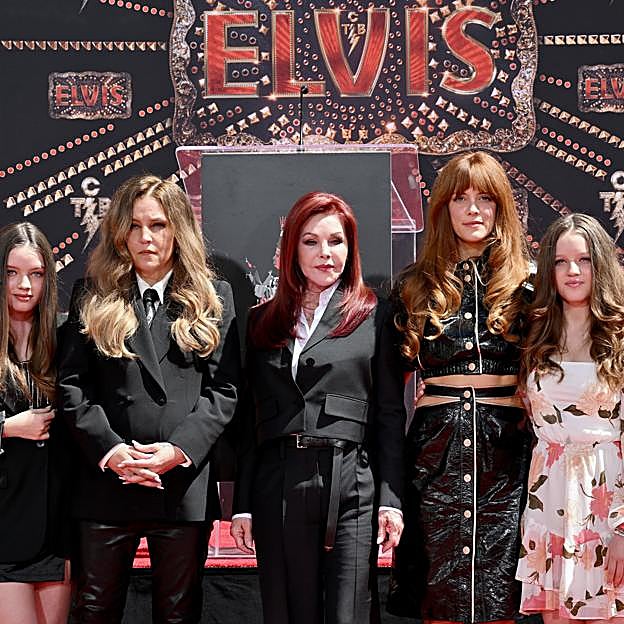 El clan Presley al completo: en el centro Priscilla, junto a la desaparecida Lisa Marie y Riley. A los lados, las mellizas Harper y Finley.
