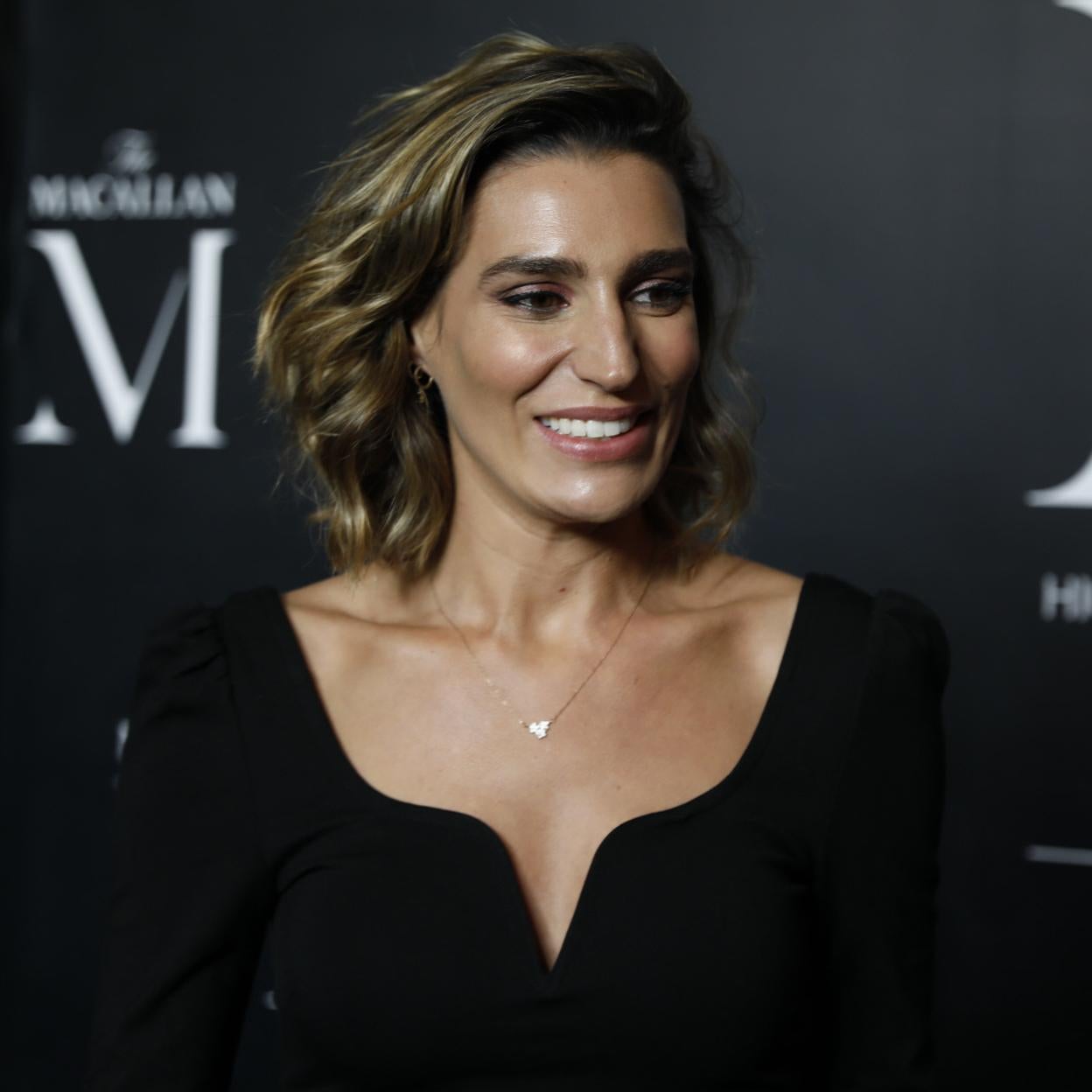 Eugenia Osborne tiene el vestido negro que todas necesitan en primavera. 