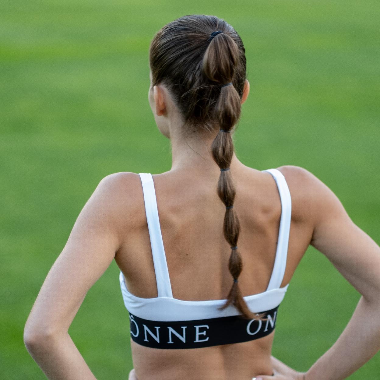 Mujer con espalda tonificada