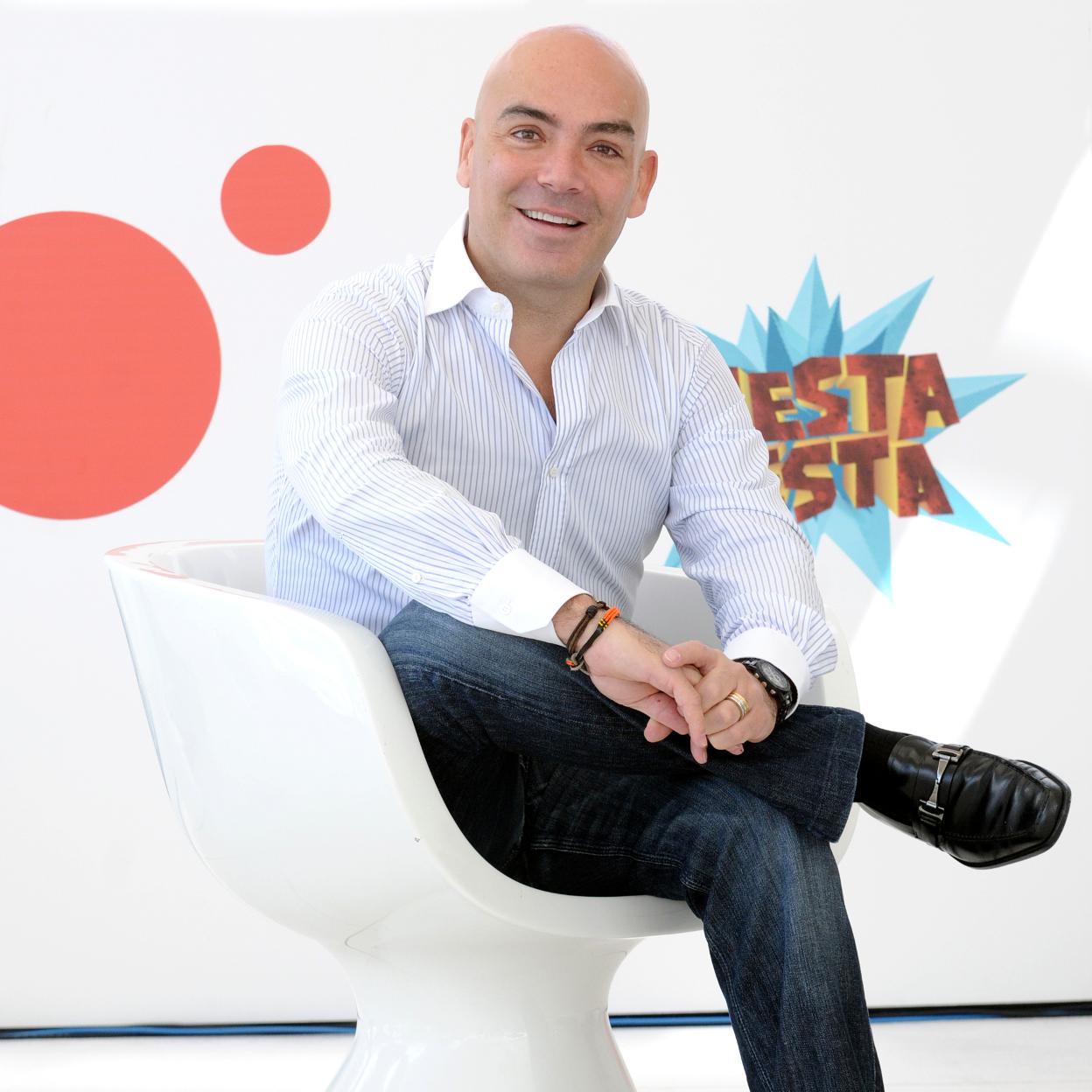 Kike Sarasola acaba de superar la mayor crisis que ha conocido su empresa hotelera, Room Mate, un asunto que sin duda abordará en su entrevista Risto Mejide. 