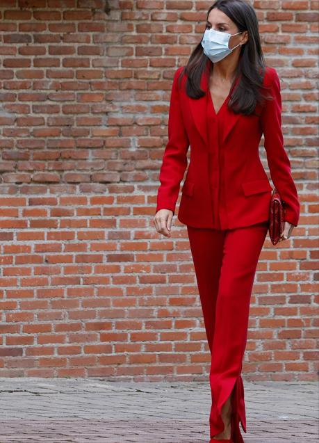 Imagen - La reina Letizia con un traje rojo. / GTRES