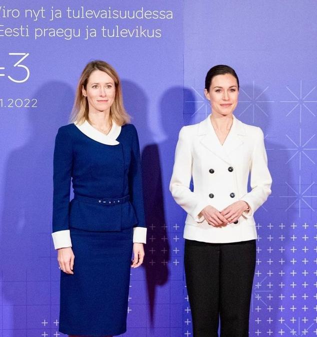 Su prenda favorita es la blazer y este modelo en color blanco, con doble abotoadura derrocha elegancia.