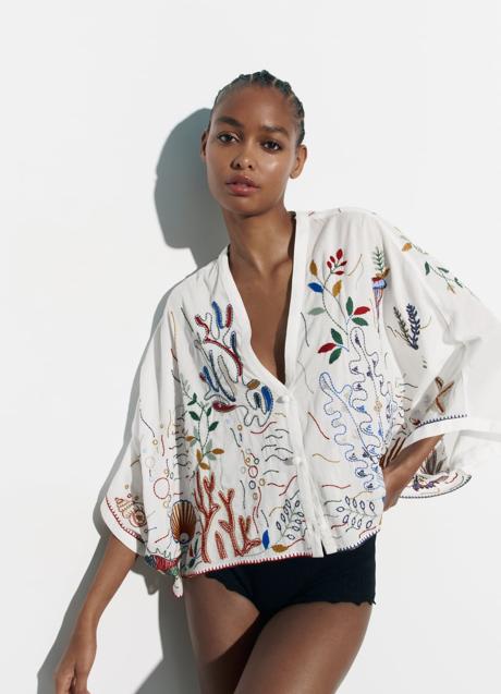 Imagen - Blusa blanca de Zara (29,99 euros)