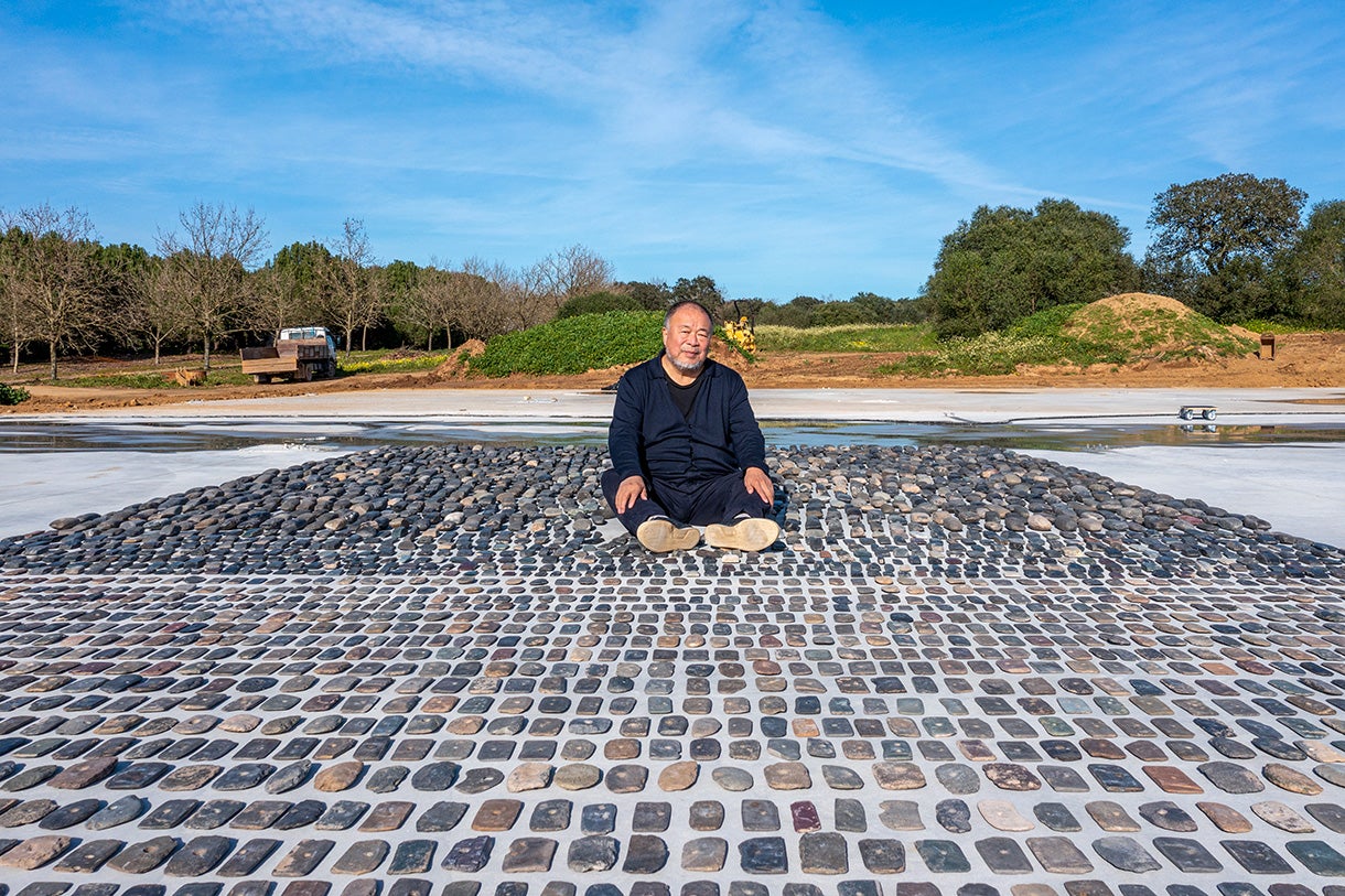 El artista chino en una de sus instalaciones más recientes.