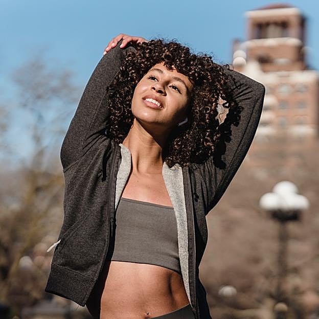 Mujer con ropa deportiva