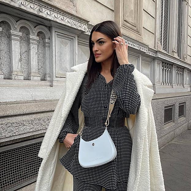 Los tops y blusas con estampado de lunares más sofisticados que elevarán la elegancia de tus looks