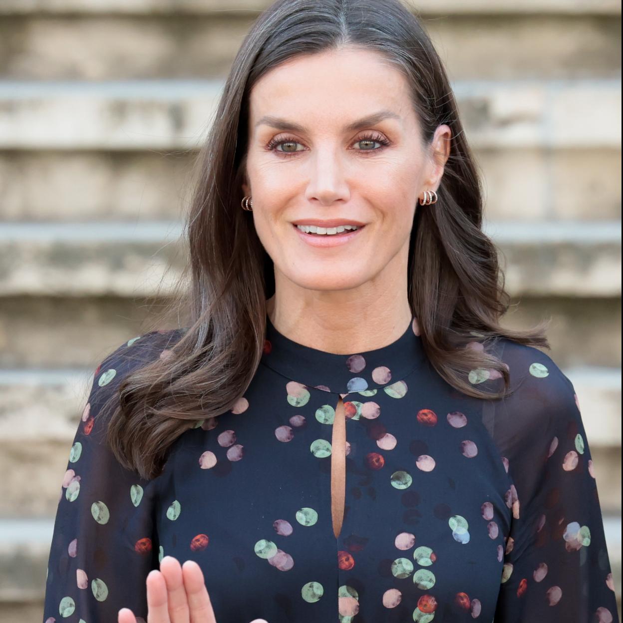 La reina Letizia con un vestido de Massimo Dutti.