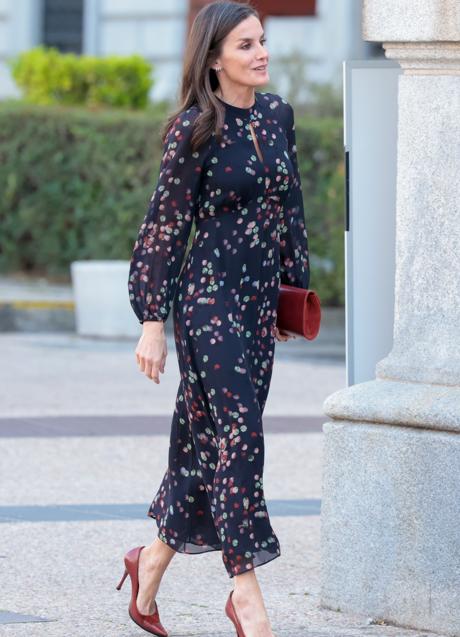 Imagen - La reina Letizia llegando a la Biblioteca Nacional. / GTRES