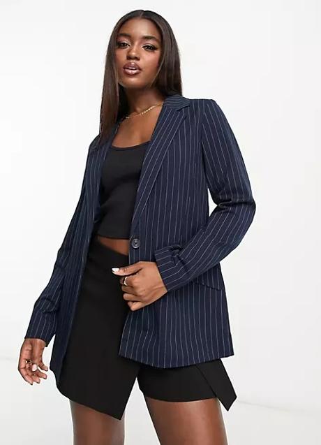 Imagen - Americana azul marino de sastre con raya diplomática de Vero Moda, 49,99€.