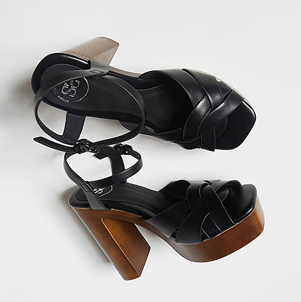 Las sandalias de Sfera.