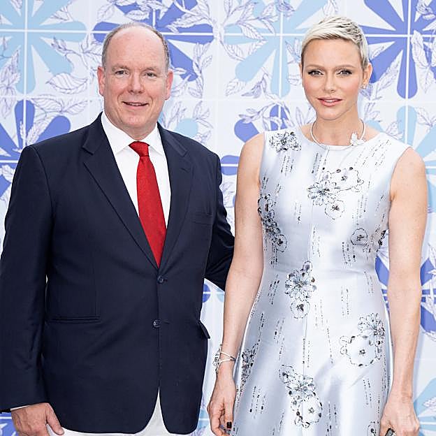 Nuevo dilema en la corte monegasca: el príncipe Alberto no confía en Charlène (¿o la está protegiendo de Carolina de Mónaco?)