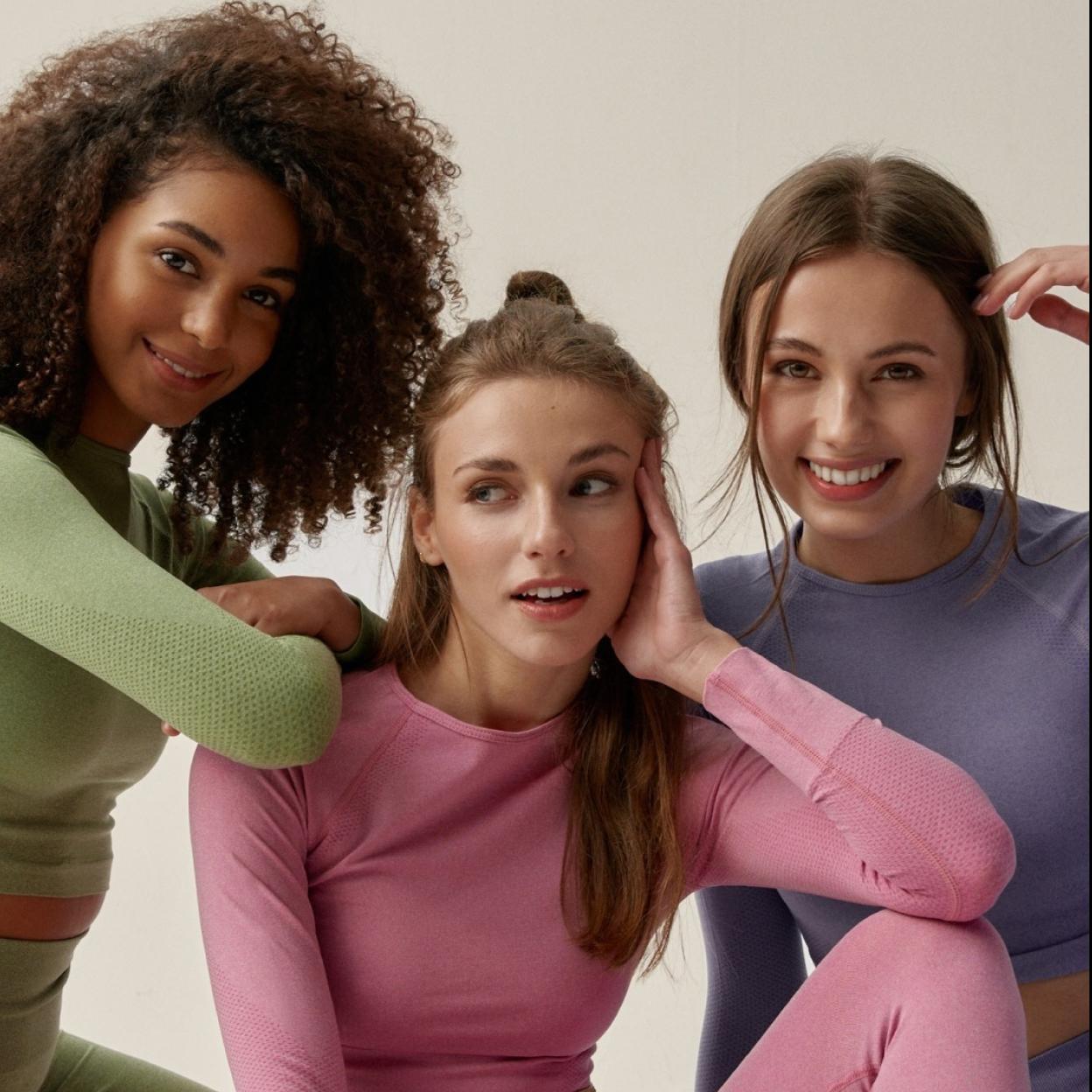 Chicas con ropa deportiva