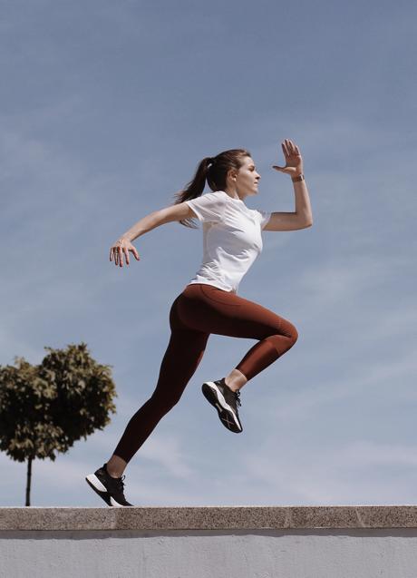 Imagen - Mujer haciendo ejercicio/PEXELS