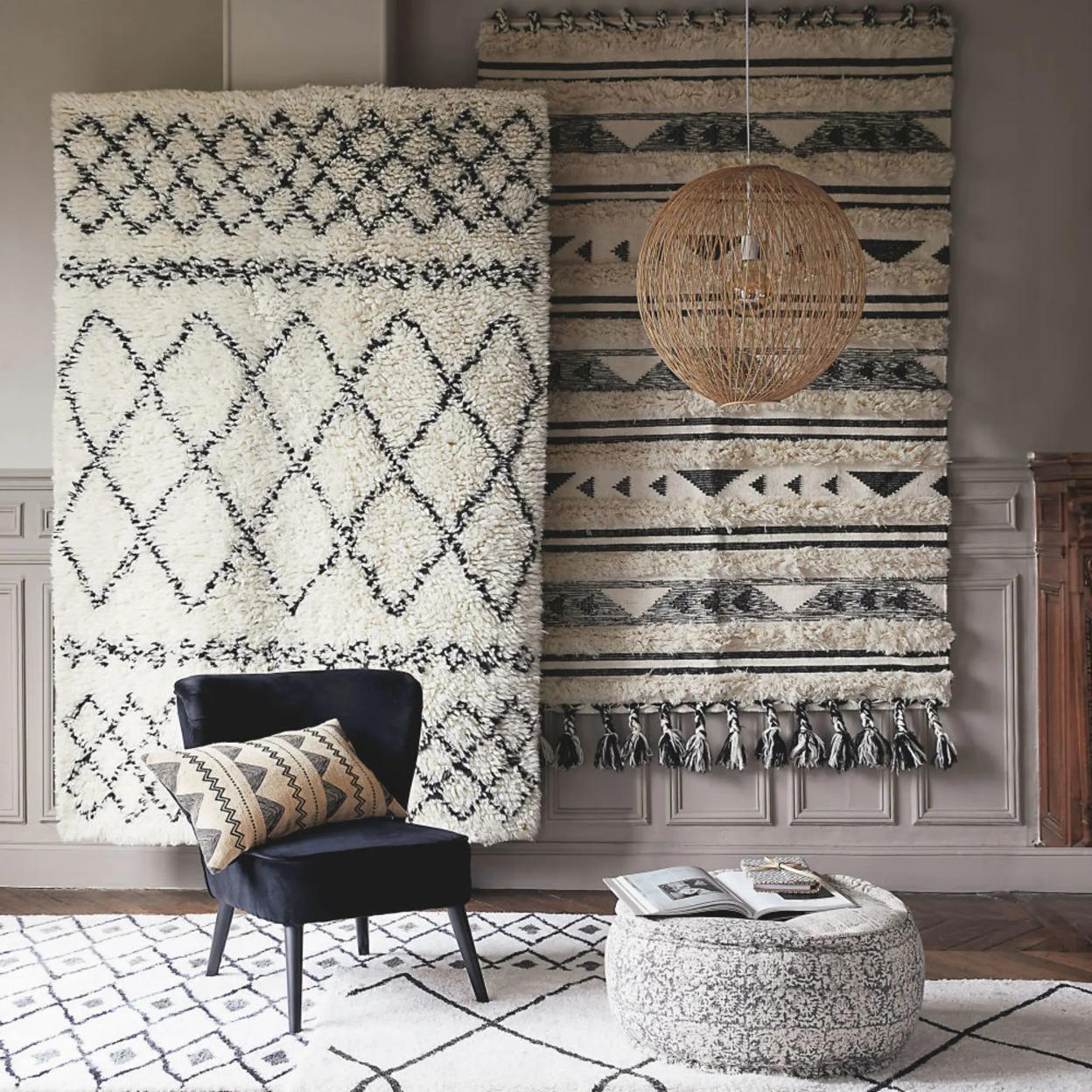 Salón decorado con alfombras bereberes de Maison du Monde (puedes conseguirlas por 429€)