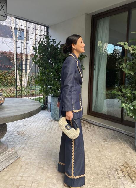 Imagen - Sassa de Osma con traje de Vogana.