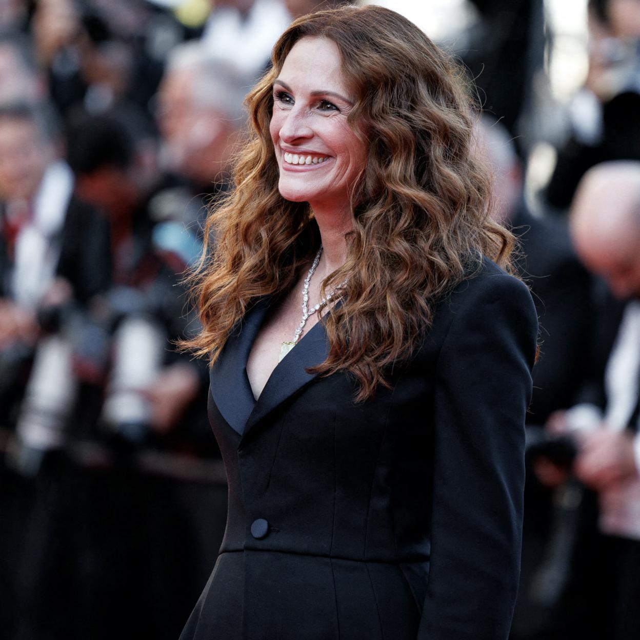 Julia Roberts con traje negro