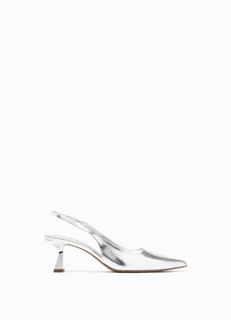 Imagen - Zapato de tacón destalonado en plateado. Foto: Zara.