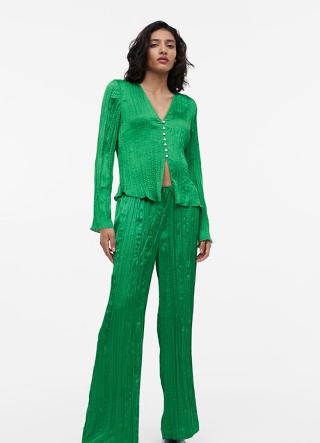 Imagen - Conjunto verde de H&M, pantalón 29,99€; blusa, 29,99€.