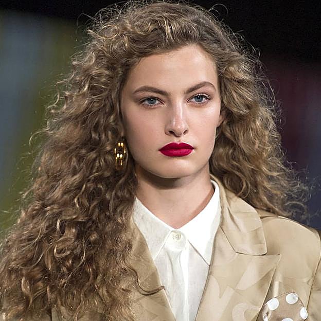 Estos son los acondicionadores low cost aptos para método curly que dejan unos rizos de anuncio